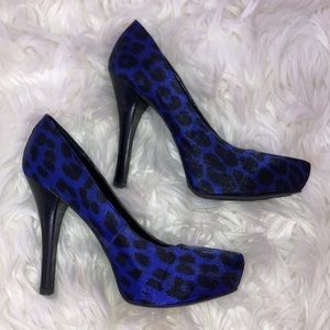 CARLOS SANTANA Satin Leopard Platform Pumps 7M Platonic